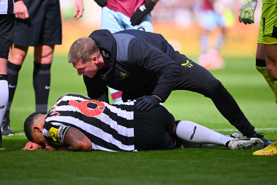 Captain Jamaal Lascelles was the first Newcastle star forced off