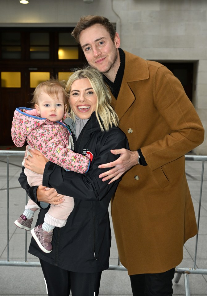 Stuart was at the start line to wave Mollie off, along with their baby daughter Arabella