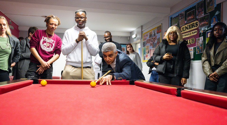 Sadiq Khan, Labours Mayor of London, visits the Knights Youth Centre in Streatham, London, Great Britain during his re-election campaign. 21st March 2024 Sadiq Khan Mayor of London Playing pool with some young people at the club The Mayor of London election is on 2nd May 2024 Photograph by Elliott Franks