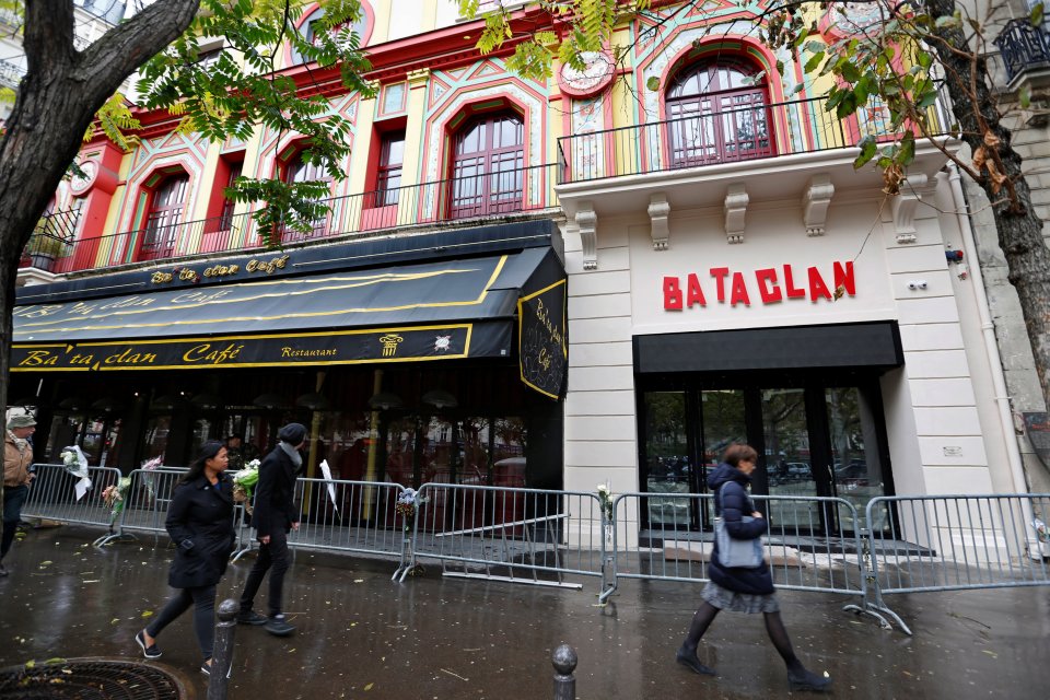 Ms Ellis-Bextor called the performance a tribute 'to all who once danced here at the Bataclan'