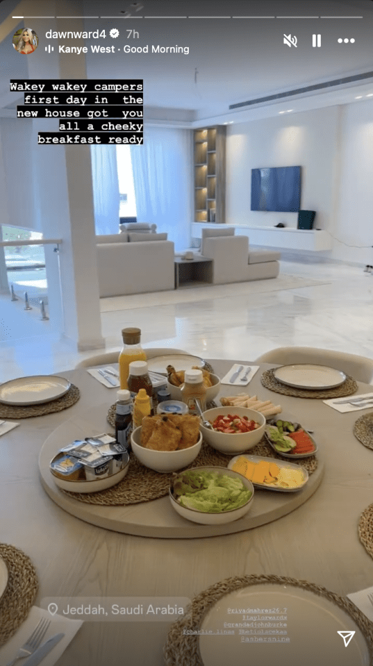 A neutral-coloured open-plan kitchen with modern chic furniture can be spotted in her pic