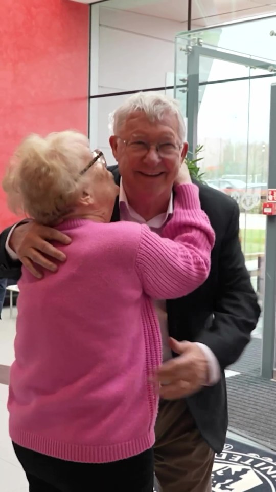 Receptionist Kath gave Fergie a kiss on the cheek