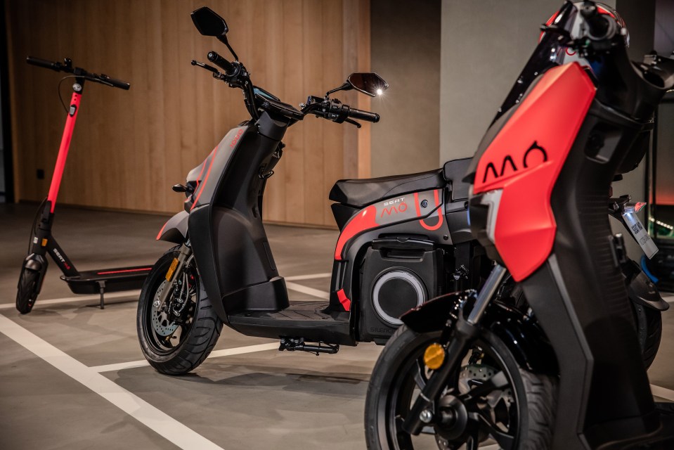 The Seat Mo is a stylish 125cc electric scooter with a range of 86 miles