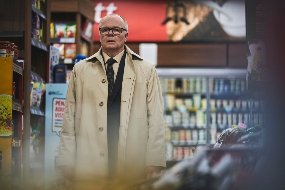 Jason Watkins as Simon Bamford