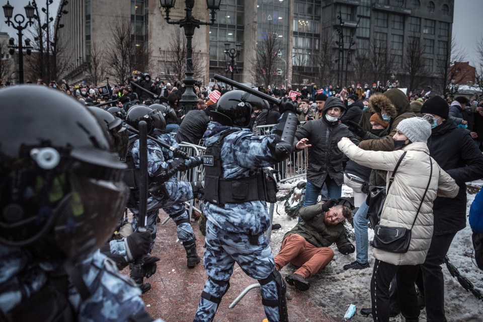 Riot police officers clash with demonstrators during a protest against the jailing of Navalny in 2021