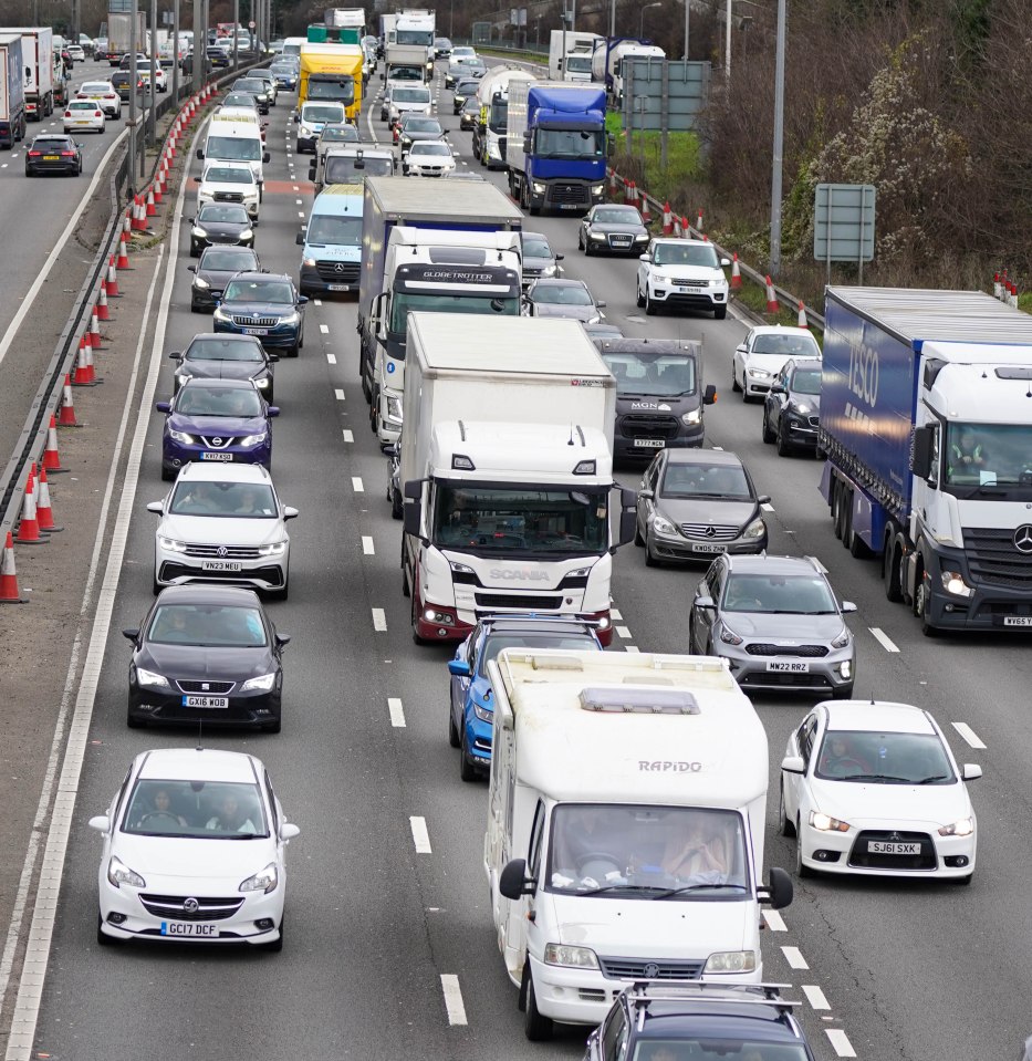 Drivers are being urged to ignore their satnavs when a five-mile stretch of the M25 closes this weekend