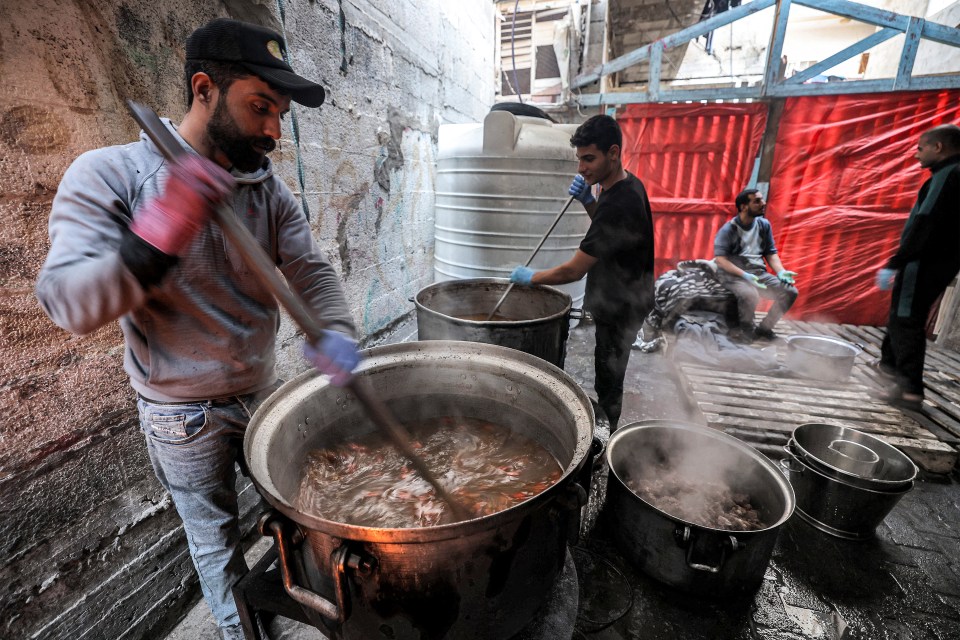 Volunteers have been cooking meals for people breaking their fast in refugee camps in Rafah