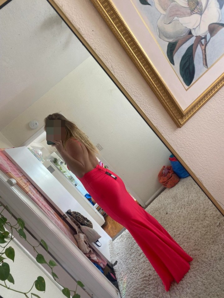 Would you wear yoga pants to a wedding? people say as woman shows off dress</p>
<p>TAKEN WITH NO PERMISSION:<br />
//www.reddit.com/r/Weddingattireapproval/comments/1bwphgy/my_best_friend_is_getting_married_is_this/