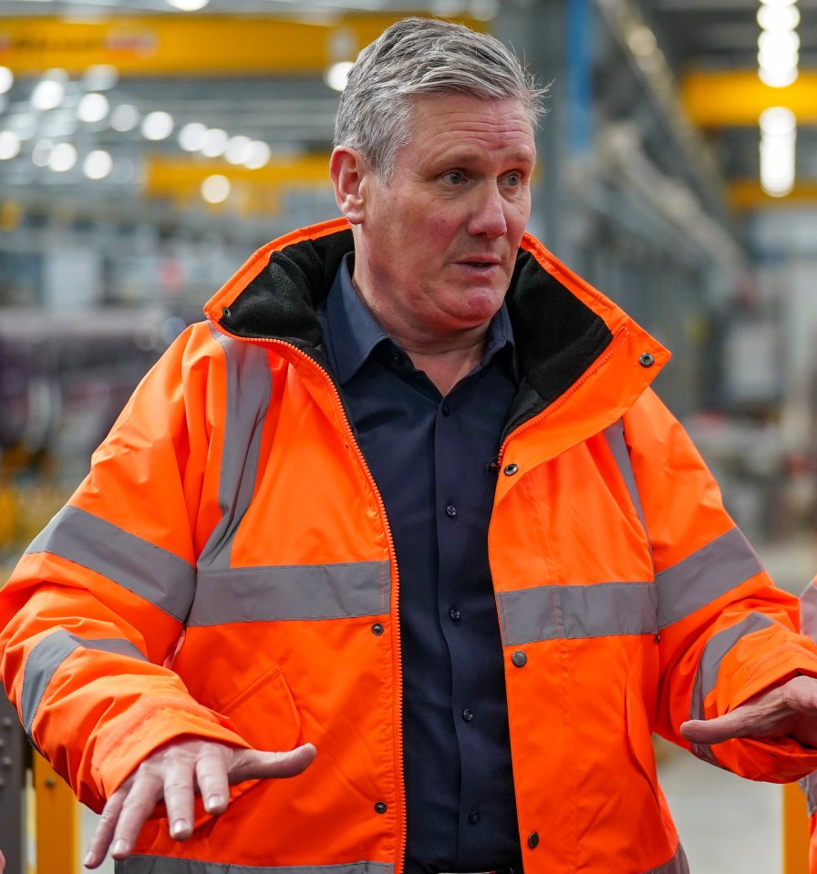 Sources say Keir Starmer is deliberately dressing like a trusty mid-table football manager