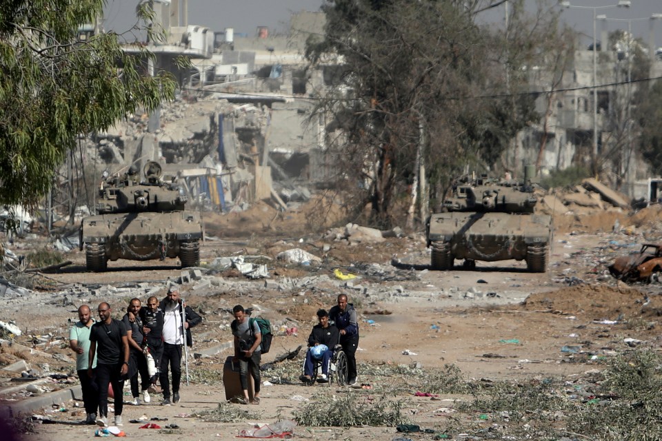 Palestinians flee from northern Gaza as Israeli tanks block the Salah al-Din road in the central Gaza Strip