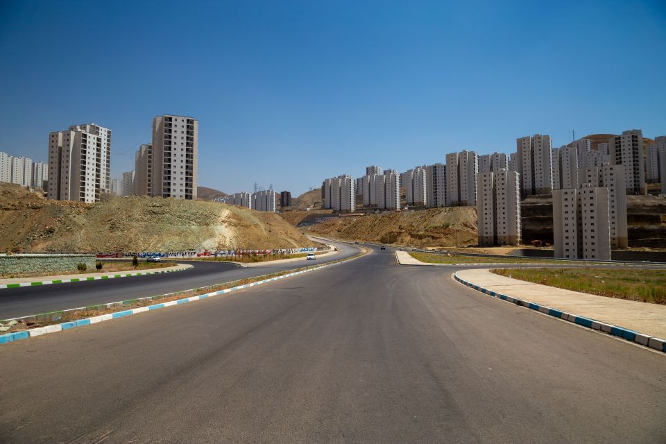 There are a number of roads within the city that lead to nowhere, as a result of its unfinished construction