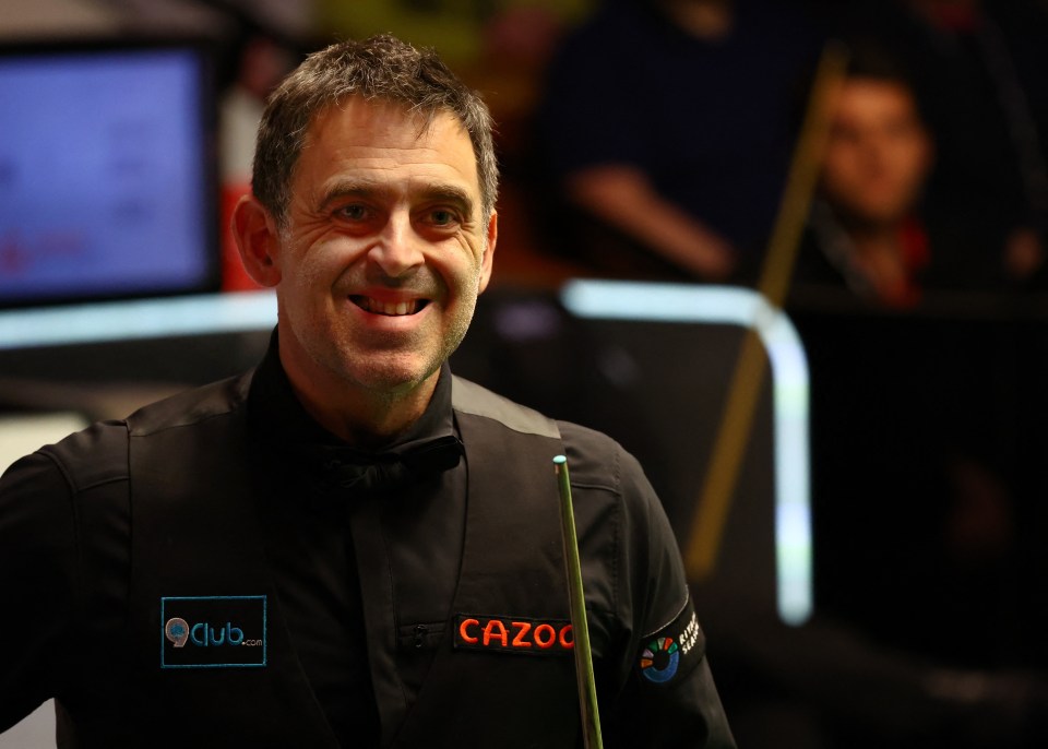 Ronnie O'Sullivan awkwardly had to correct an official at the Crucible