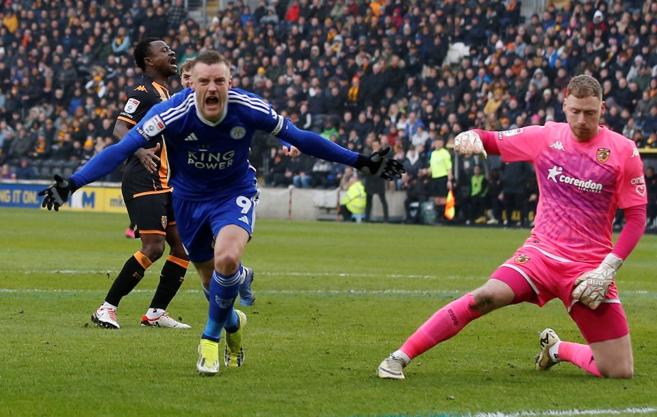 Jamie Vardy added the third in a comeback win for Leicester