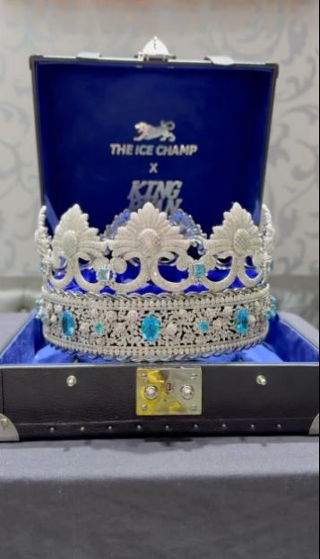 The crown was created by The Ice Champ and features over 15,000 diamonds