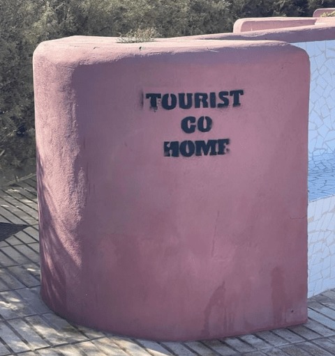 More anti-tourist graffiti in Tenerife