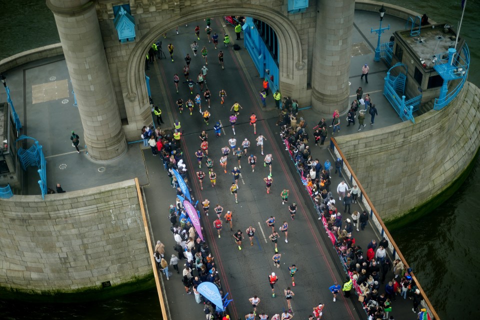 Masses crossing Tower Bridge during the TCS London Marathon. Picture date: Sunday April 21, 2024. PA Photo. See PA story ATHLETICS London. Photo credit should read: Aaron Chown/PA Wire. RESTRICTIONS: Use subject to restrictions. Editorial use only, no commercial use without prior consent from rights holder.