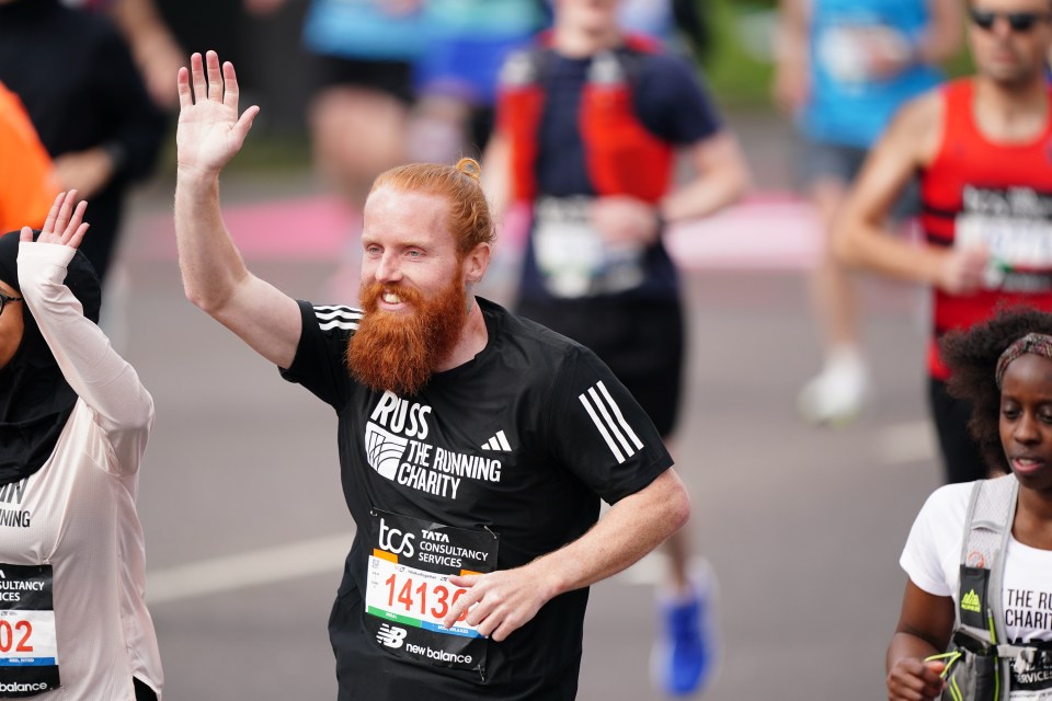 'Hardest Geezer' Russ Cook leaves the start of the TCS London Marathon. Picture date: Sunday April 21, 2024. PA Photo. A record number of people are taking part in the London Marathon in what has been billed as its most inclusive year yet. More than 50,000 people are running the 26.2-mile course through the capital on what is a dry and bright day with highs of 12C expected. See PA story CHARITY Marathon. Photo credit should read: Zac Goodwin/PA Wire RESTRICTIONS: Use subject to restrictions. Editorial use only, no commercial use without prior consent from rights holder.