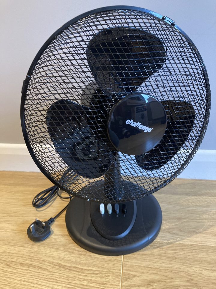 Challenge Oscillating Black Desk Fan – 12 inch