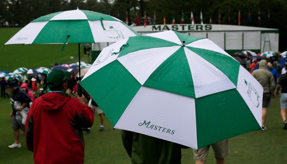 epa07493845 Patrons walk onto the course under umbrellas as rain falls at the start of the second practice round for the 2019 Masters Tournament at the Augusta National Golf Club in Augusta, Georgia, USA, 09 April 2019. The 2019 Masters Tournament is held 11 April through 14 April 2019. EPA/TANNEN MAURY