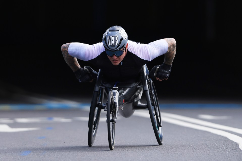 LONDON, ENGLAND - APRIL 21: David Weir of Great Britain competes in the Men's wheelchair race during the 2024 TCS London Marathon on April 21, 2024 in London, England. (Photo by Paul Harding/Getty Images)