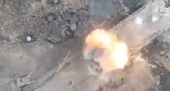 The moment the eastern Ukrainian bridge exploded after the 'Ratel S' detonated inside it