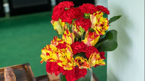 The flowers reflected the colour in the Spanish flag