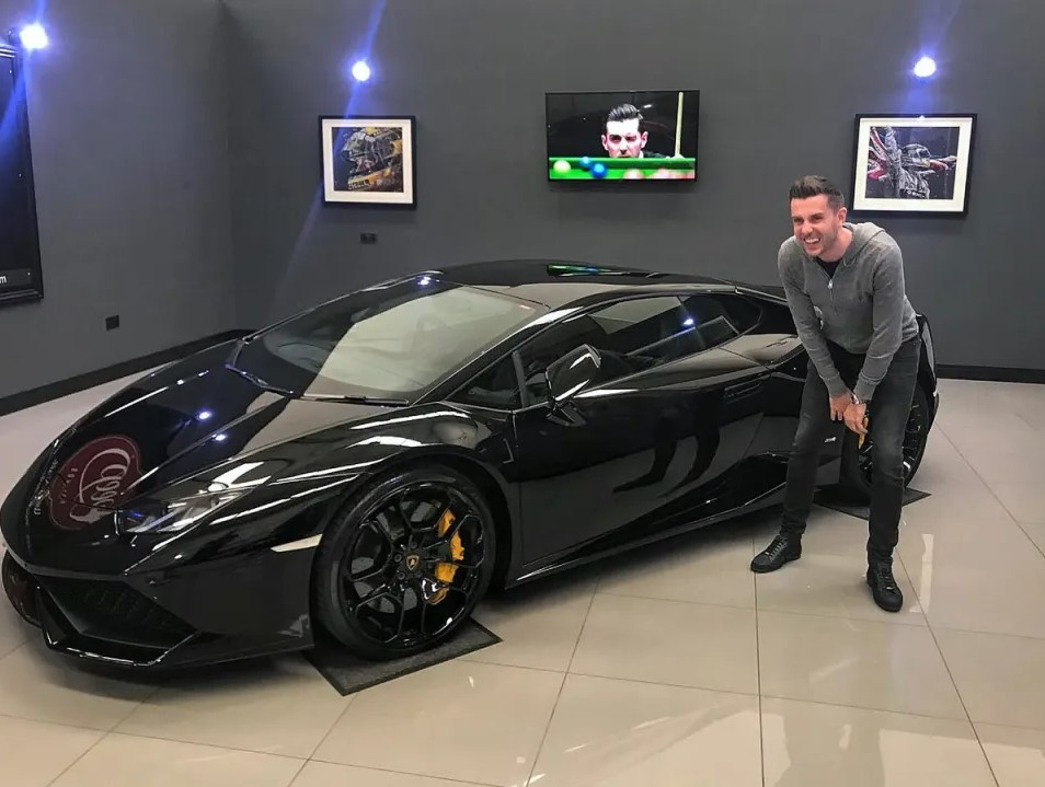 Mark Selby shows off his stunning Lamborghini Huracan worth £215,000