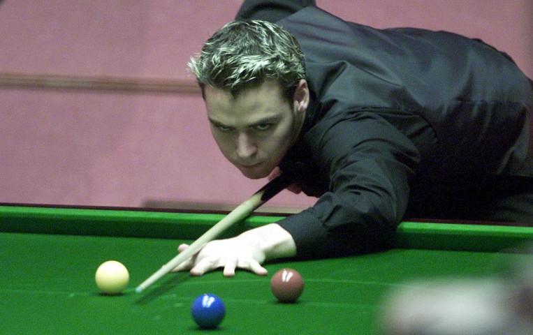 Australia's Quinten Hann in action in his opening round match against England's Dave Haroldduring the Embassy World Championships at The Crucible, Sheffield today, Sunday 22nd April 2001.**EDI** PA Photo : Gareth Copley