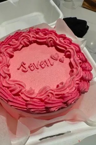 She also shared a picture of a cake with Seven written on it, which is reportedly her daughter's name