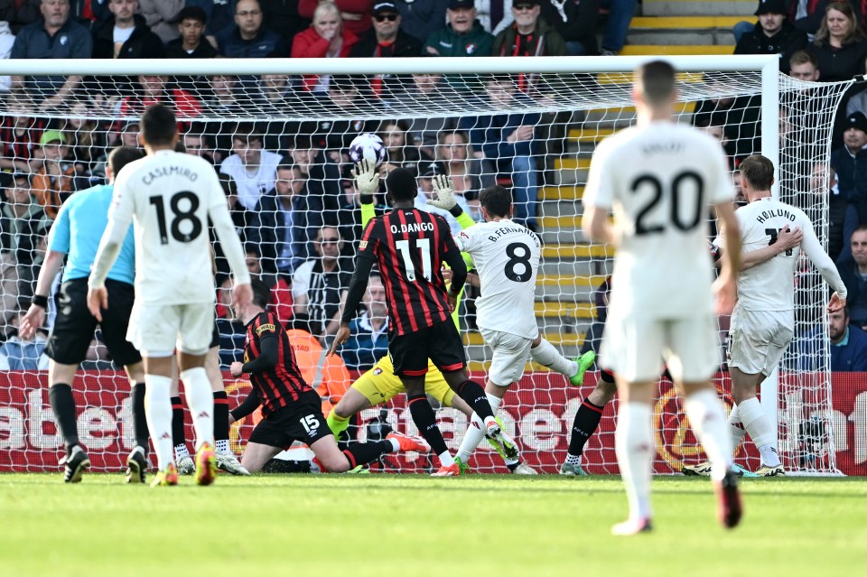 Bruno Fernandes volleys Man Utd level at 1-1