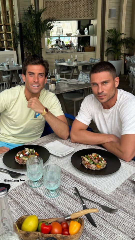 Arg looked chiseled in a recent snap with fellow Towie OG Joey Essex