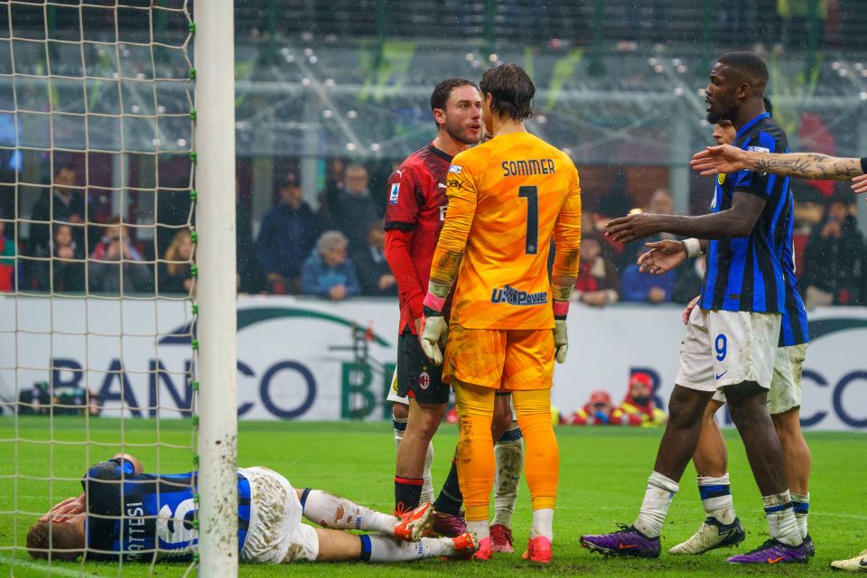 Davide Calabria was sent off for elbowing Davide Frattesi