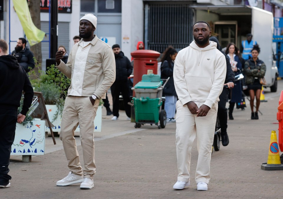 The duo blended in with shoppers as they filmed for the upcoming new track