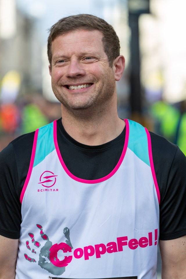 Dermot O'Leary looked relaxed ahead of the 13 mile run