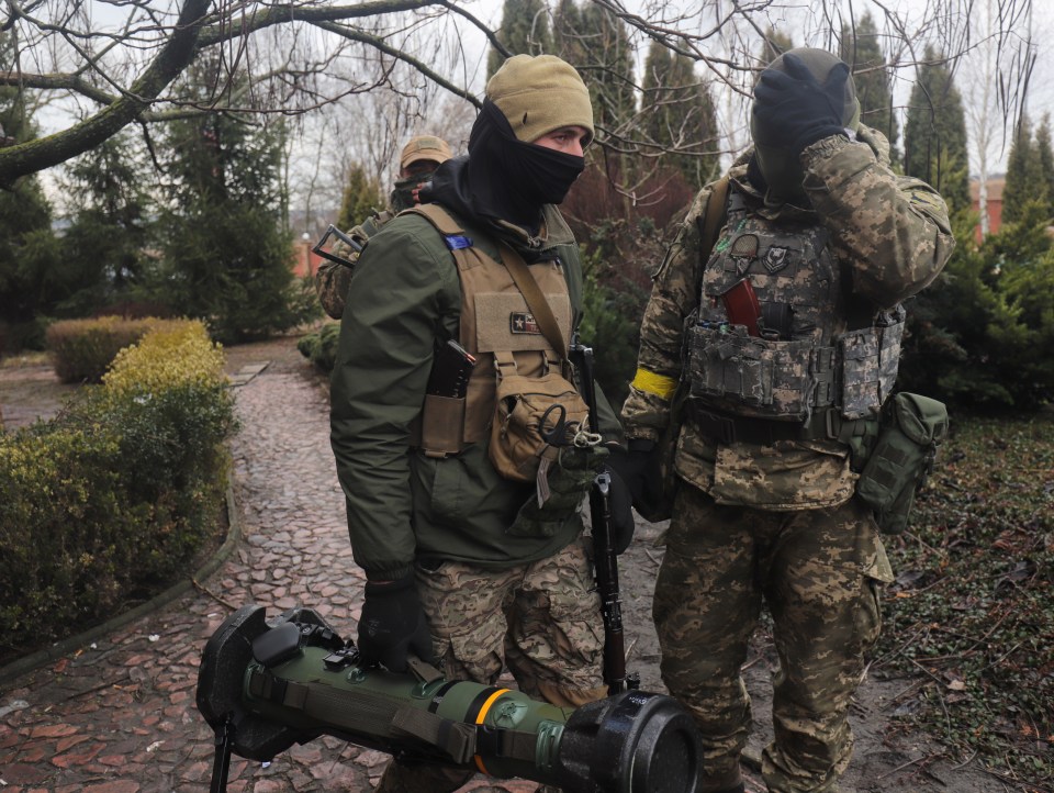 Ukrainian servicemen with British NLAW anti-tank weapons