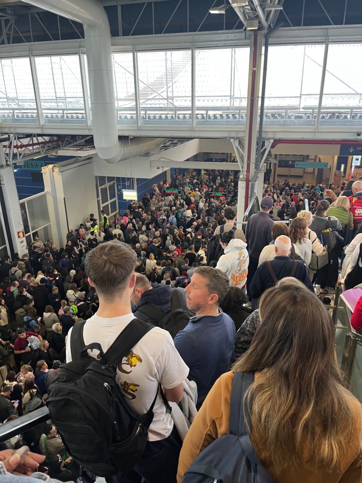 Passengers slammed Faro Airport for the Easter travel chaos on Sunday