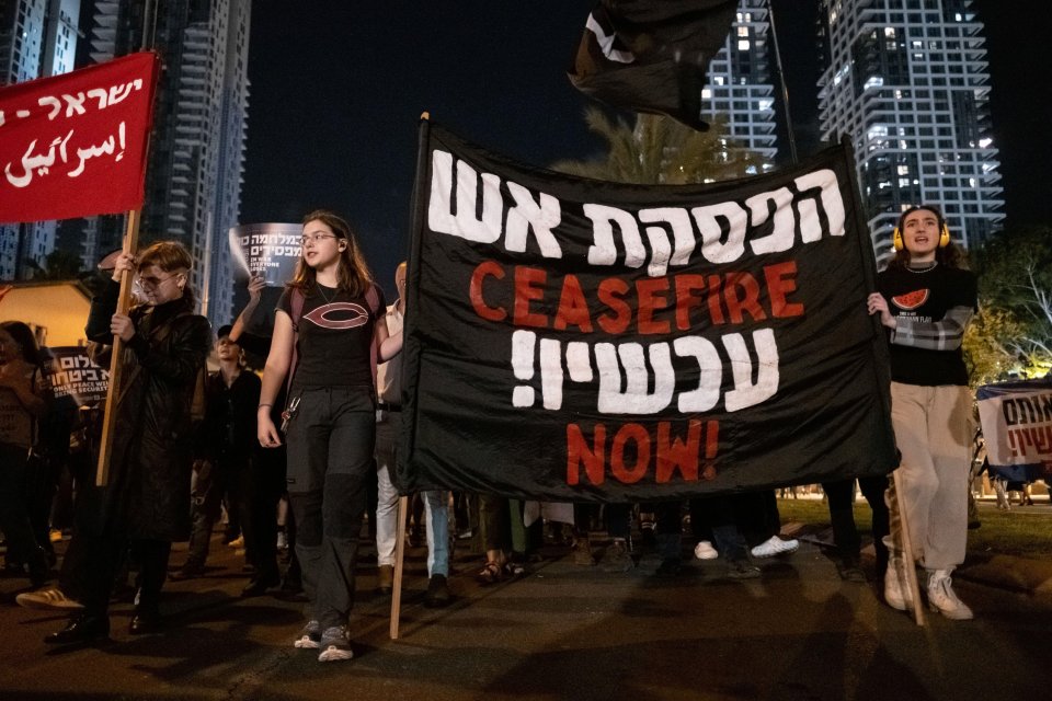 Protesters calling for ceasefire in Tel Aviv