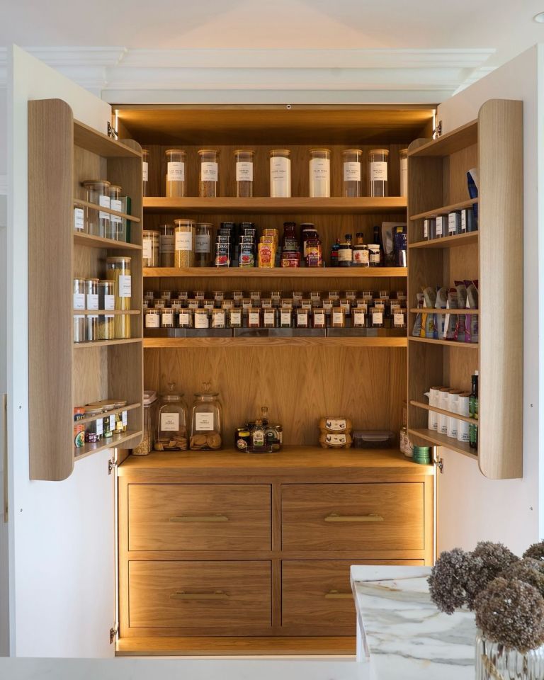 Sam shared this beautiful photograph after her pantry was detoxed and reorganised