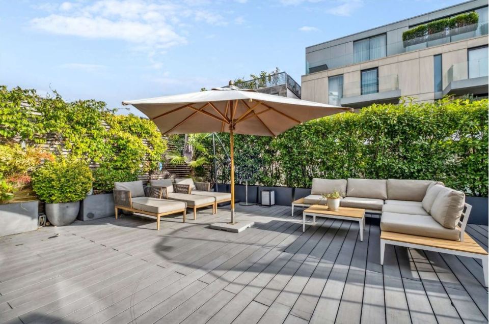 The roof terrace and garden space is perfect for parties