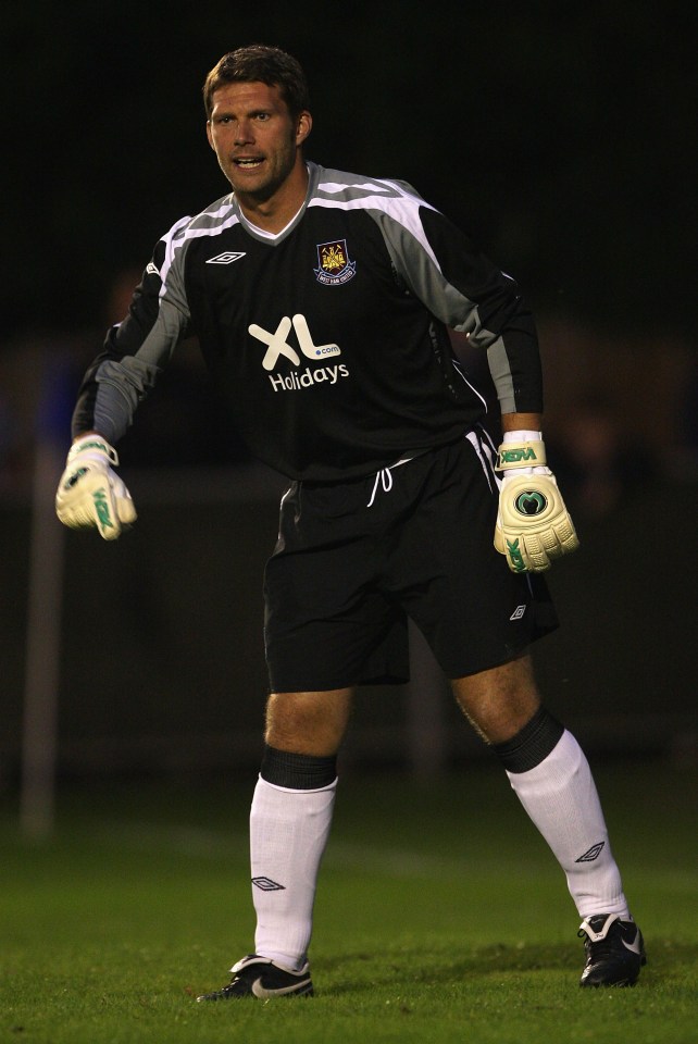 Jimmy Walker was unhappy with Fernandes having words with the Coventry keeper