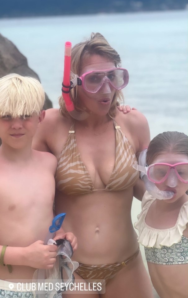 The 41-year-old tried her hand at scuba-diving with her two children