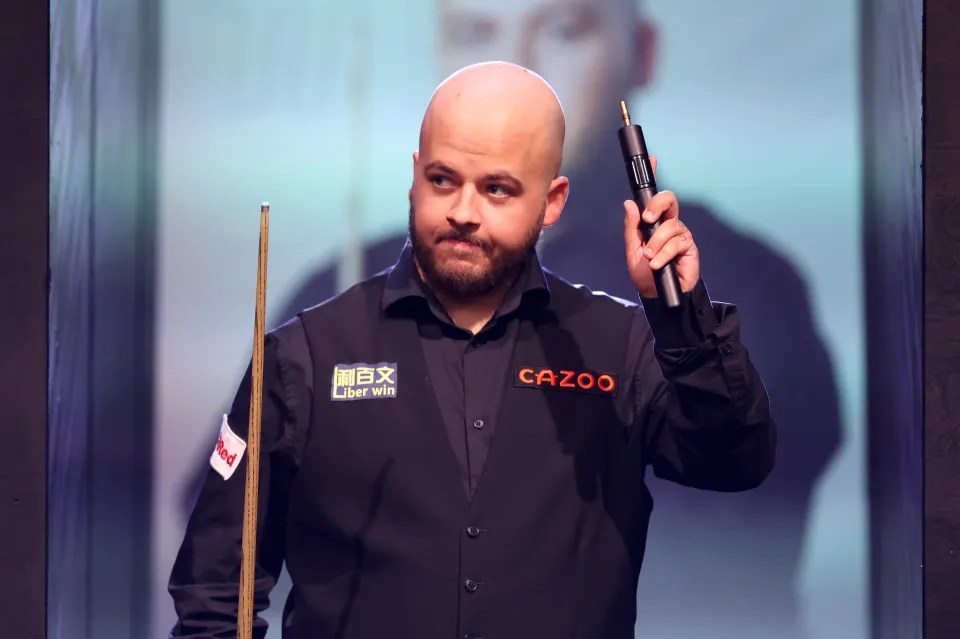 Brecel turned up to the Crucible without a bowtie to begin his title defence