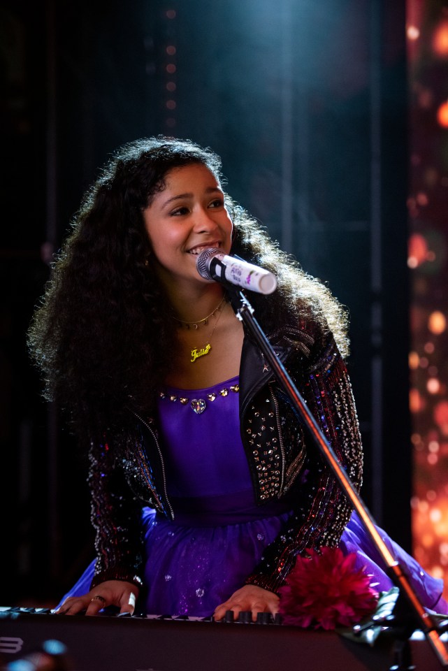 Star Madison Reyes would love to see Julie and the Phantoms return