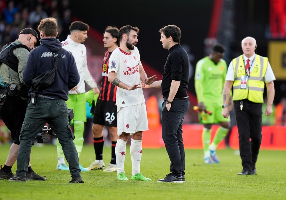 Andoni Iraola and Bruno Fernandes engaged in a lively debate