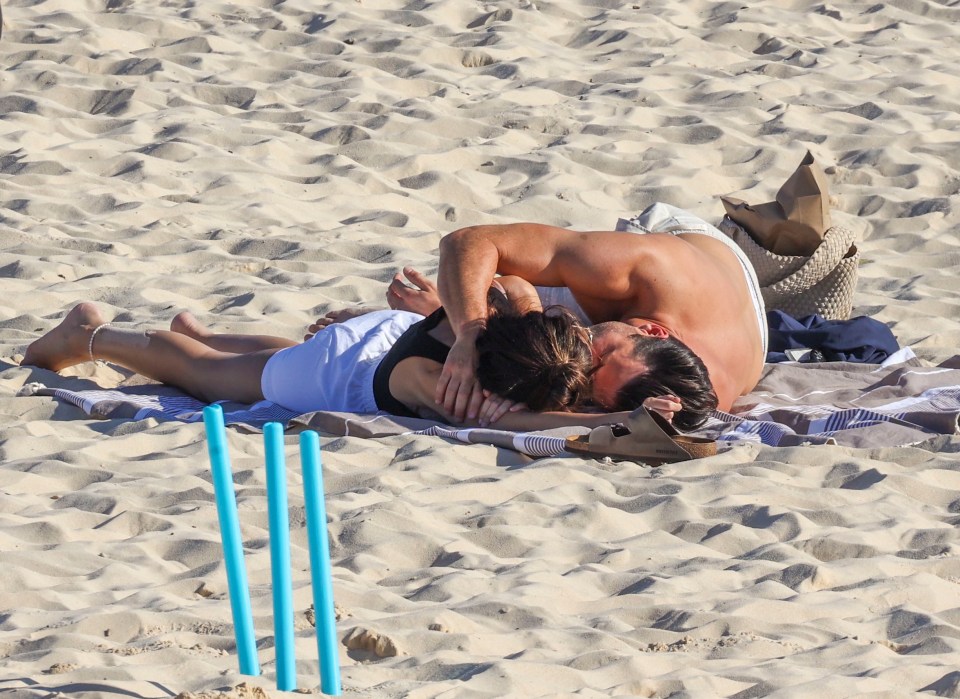 Michelle Keegan and her hubby Mark Wright seem to be having a g’day on the beach Down Under