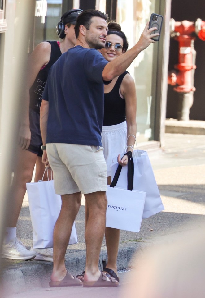 Loved up Mark and Michelle stopped to take selfies with eager fans who spotted them in Bondi