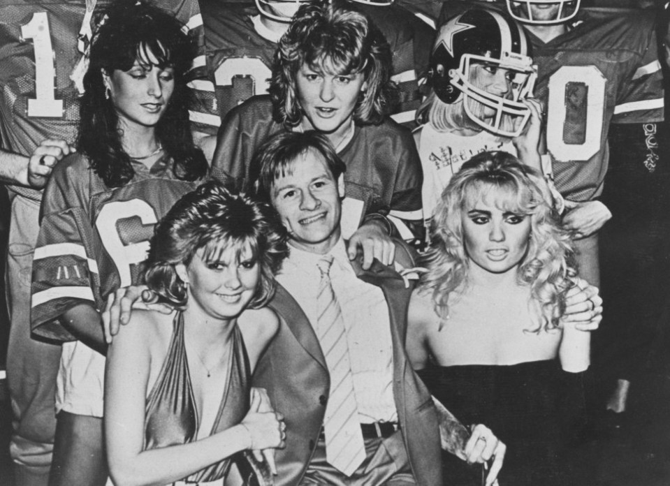 Snooker player Alex Higgins at the Miss American Football competition - 14.02.1986.  Copyright The Sun.