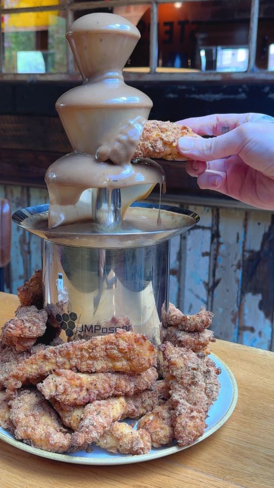 A pub has launched Britain’s first gravy fountain which comes with up to 30 pieces of fried chicken