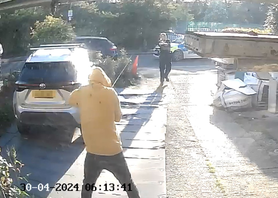 A brave cop approaches the sword maniac who left one dead and several injured in London