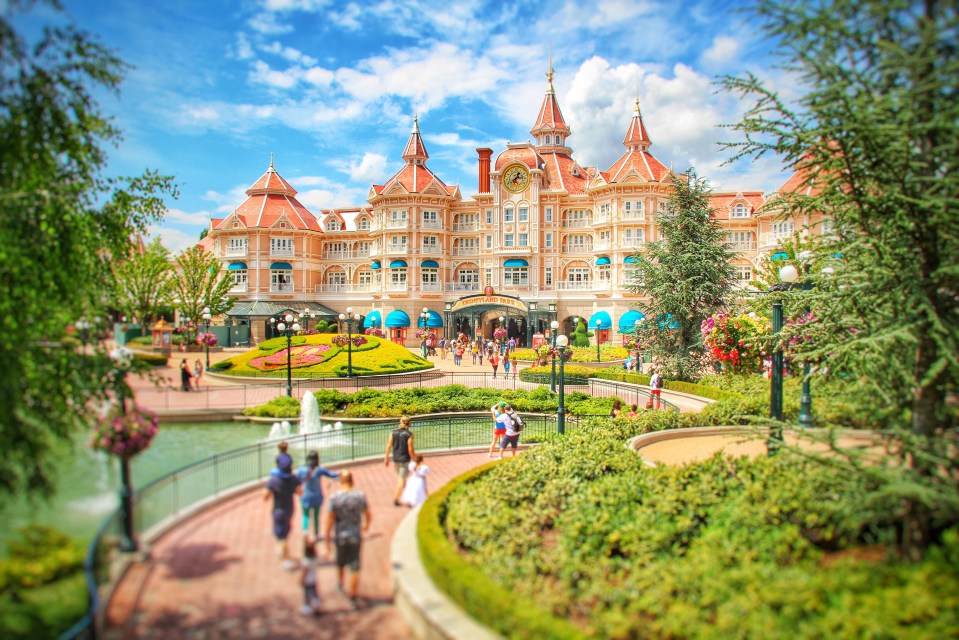 Disneyland Paris has a new sale, with deals starting from £336pp, including a hotel stay, park admission, and freebies